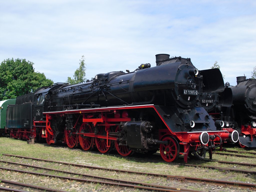 Beim V100 Treffen in Weimar am 29.05.11 war 41 1185-2 zusehen.
