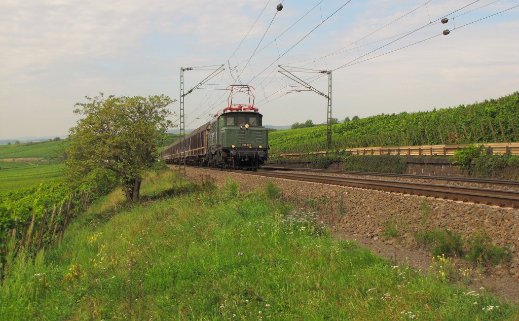 BEM E94 192 mit dem DGS 75715 von Langenfeld nach Wassertrdingen, bei Erbach (Rheingau); 02.09.2011