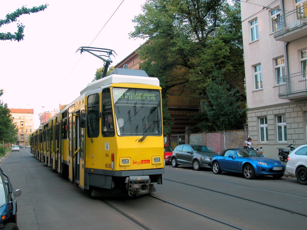 Berlin BVG SL M6 (KT4D 6026) Mitte, Pflugstraße am 25. Juli 2012.