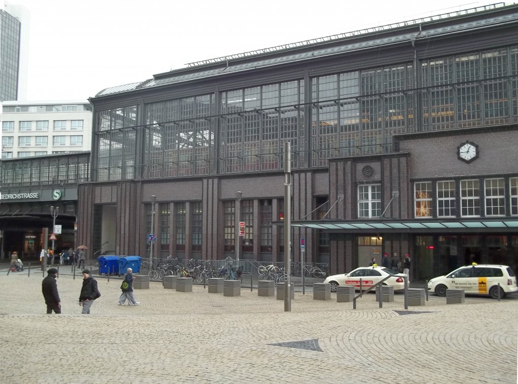 Berlin Friedrichstrae, Nordeingang (13.04.2012)