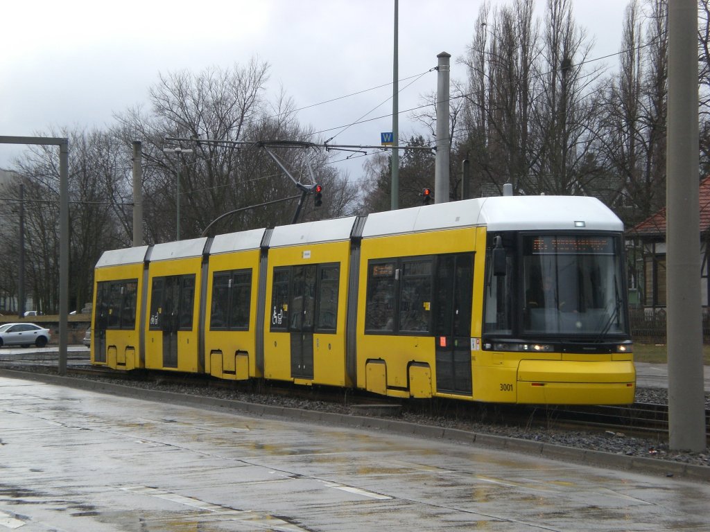 Berlin: Straenbahnlinie M5 nach Hohenschnhausen Zingster Strae an der Haltestelle Hohenschnhausen Gehrenseestrae.(14.3.2010)