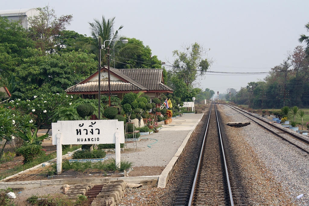 Bf. Hua Ngio, Blickrichtung Bangkok, am 13.Mrz 2012. 

