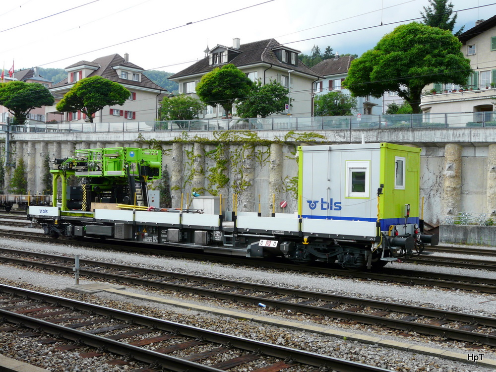 bls - Dienstfahrzeug XTmas 80 85 99 08 813-3 im Bahnhof Spiez am 01.07.2011