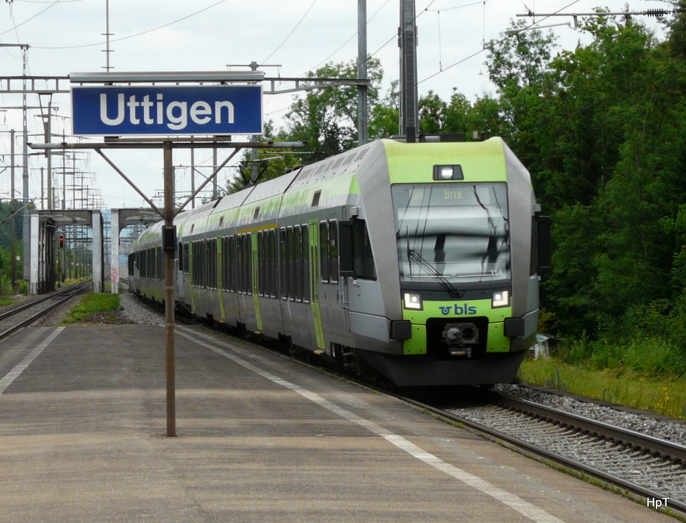 bls - Triebzug RABe 535 114-3 bei der durchfahrt im Bahnhof Uttigen am 25.06.2013