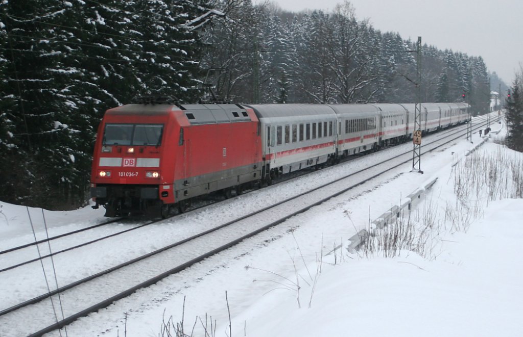 BR 101 034-7  EC 115 (Mnster - Klagenfurt) bei Bergen/Obb Richtung Salzburg am 28.01.2011