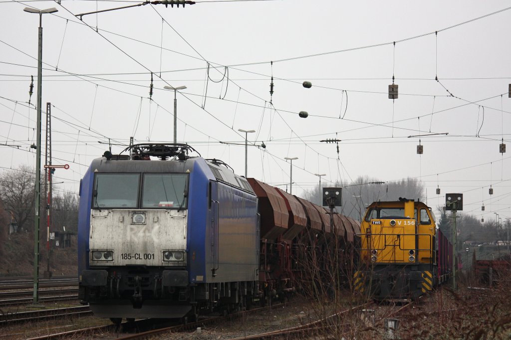 Captrain 185-CL 001 und TWE V156 am 3.3.13 abgestellt in Dsseldorf-Rath.
