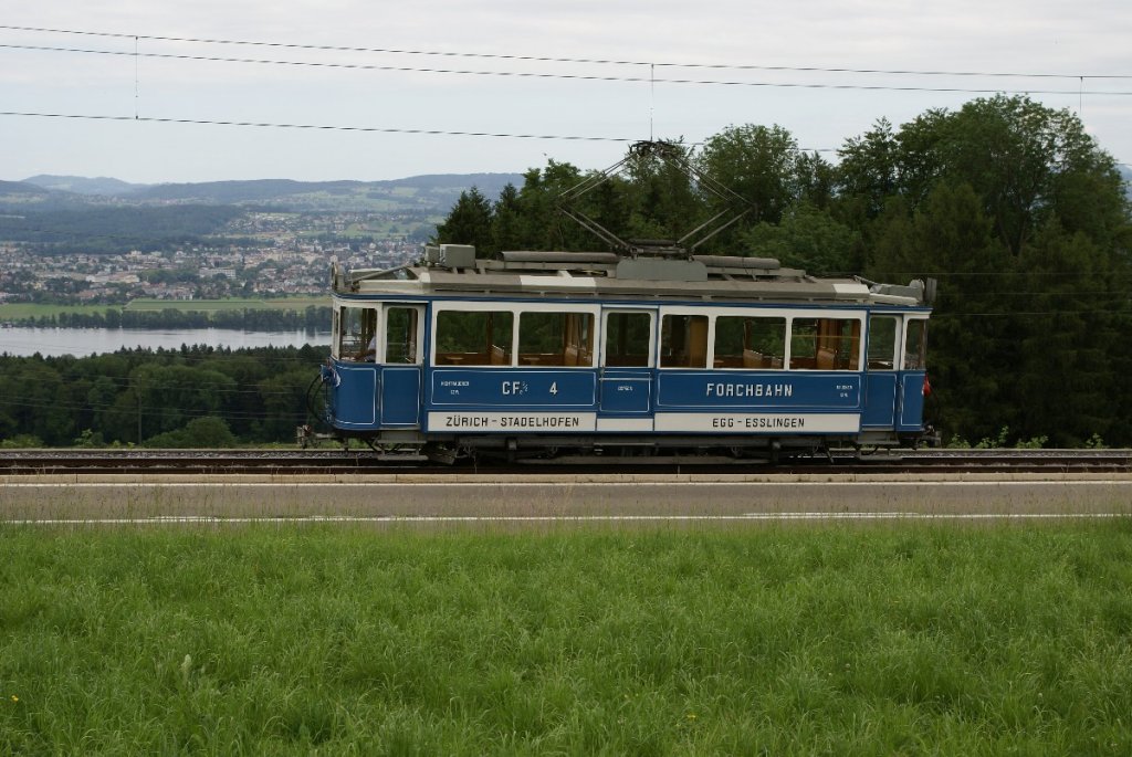 CFe 2/2 4 am 12.6.10 auf dem Weg ins Depot, aufgenommen unterhalb von Scheuren.