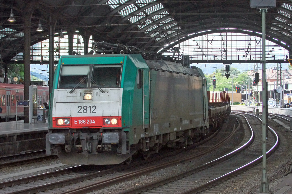 Cobra 2812 (E186 204) mit Gterzug in Aachen Richtung Kln 31.8.2010