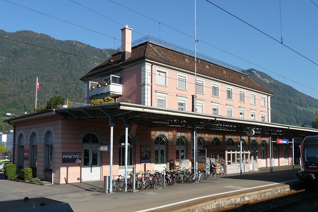 Das Bahnhofsgebude von Brunnen/Uri, 3.10.11