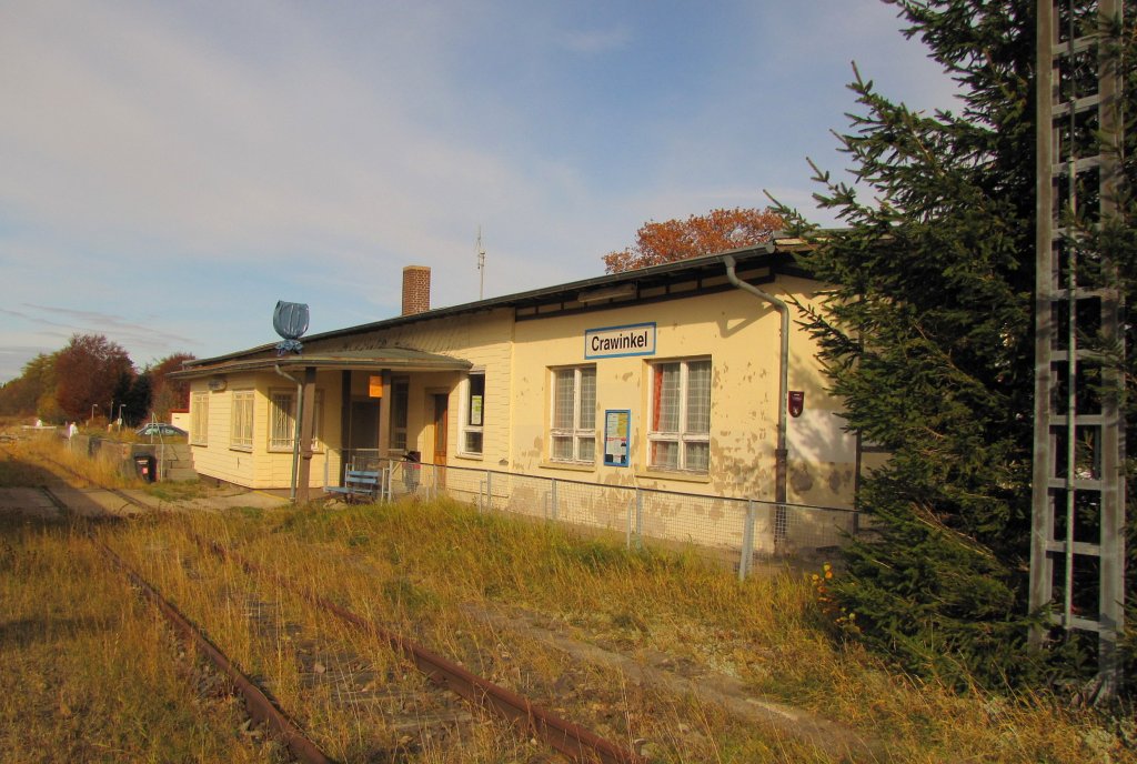 Das Bahnhofsgebäude in Crawinkel; 03.11.2011