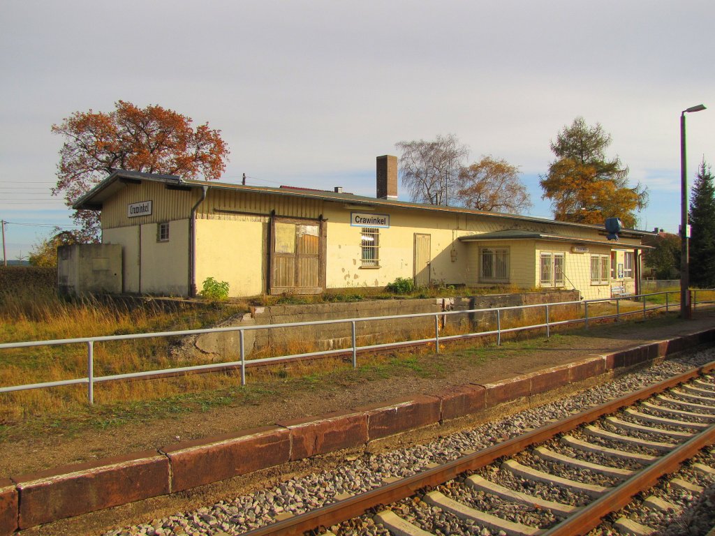 Das Bahnhofsgebäude in Crawinkel; 03.11.2011