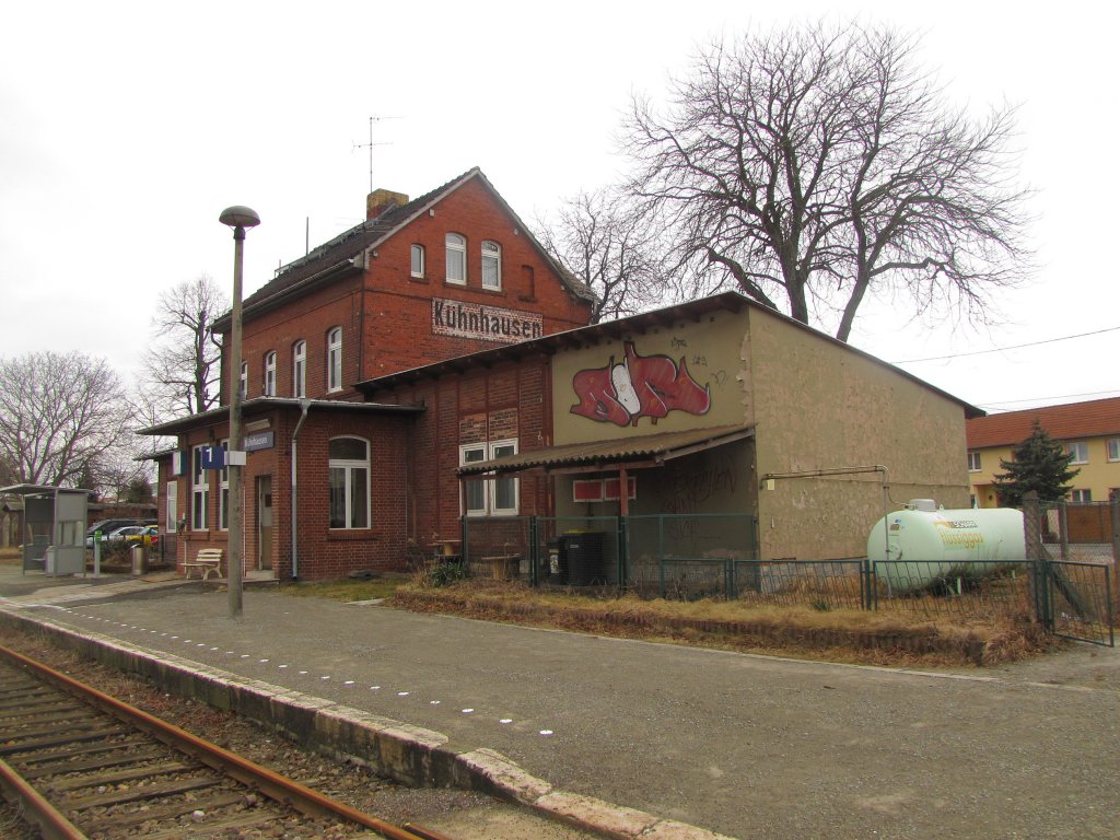 Das Bahnhofsgebude in Khnhausen; 17.02.2012