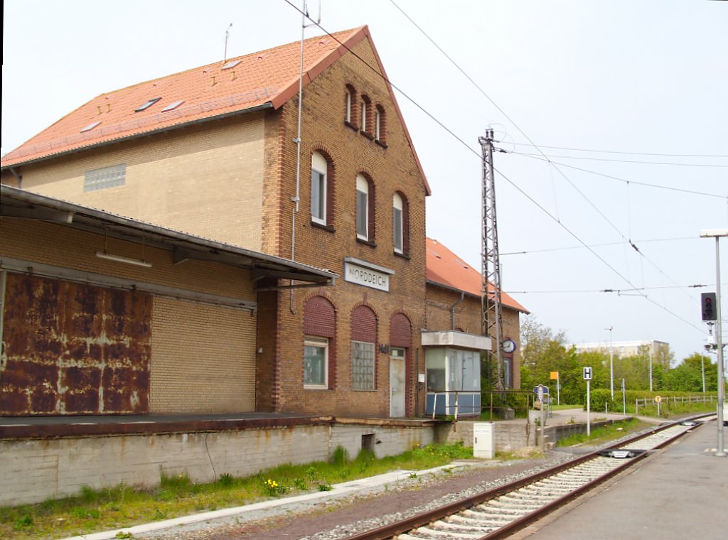 Das Bahnhofsgebeude in Norddeich .