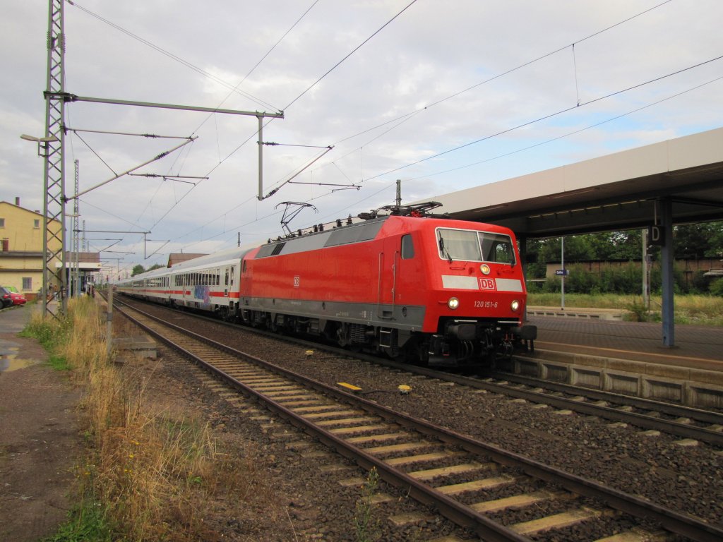 DB 120 151-6 (ex. ZDF Lok) mit dem IC 1854 von Leipzig Hbf nach Frankfurt (M) Hbf, beim Halt in Gotha; 08.08.2010