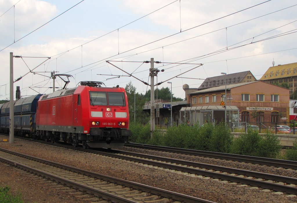 DB 185 063-5 mit PKP-Kohlewagen Richtung Dresden, in Oschatz Hbf; 09.06.2011