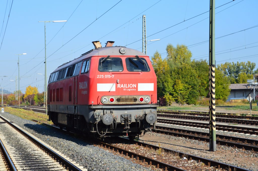 DB BR 225 015-7 wartet auf die Rckfahrt nach Aschaffenburg in Lauda. 11.10.2012