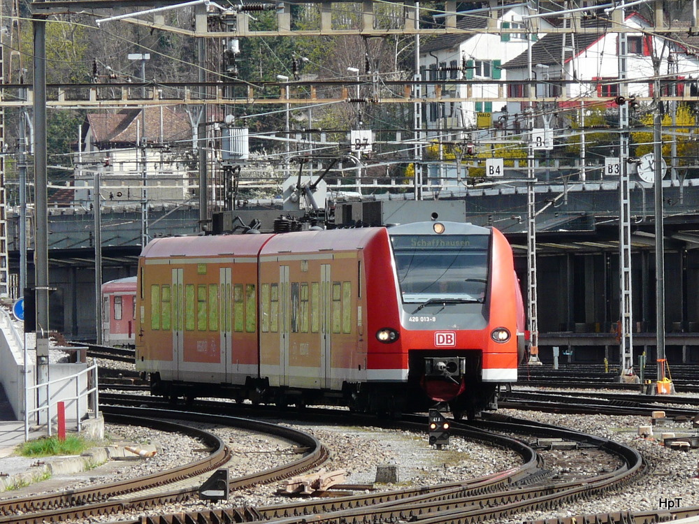 DB - ET 426 013-9 bei der einfahrt in den bahnhof Schaffhausen am 01.04.2011