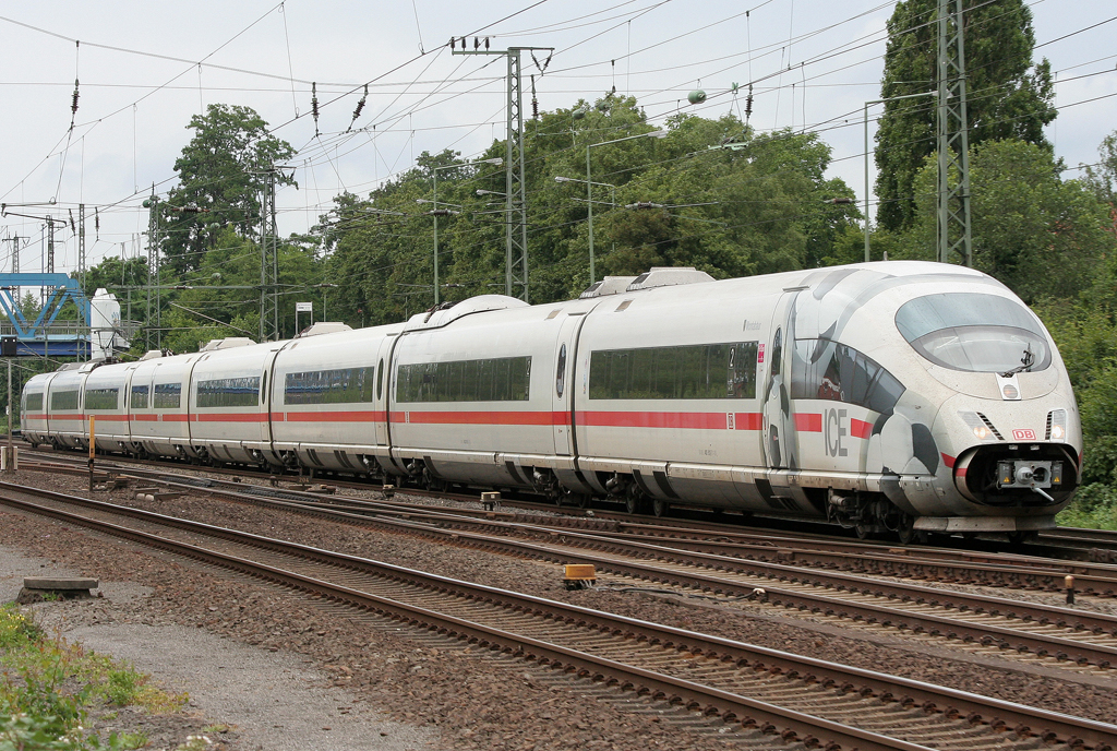 Der 403 012  Montabaur  fhrt durch Duisburg Groenbaum am 19.06.2011