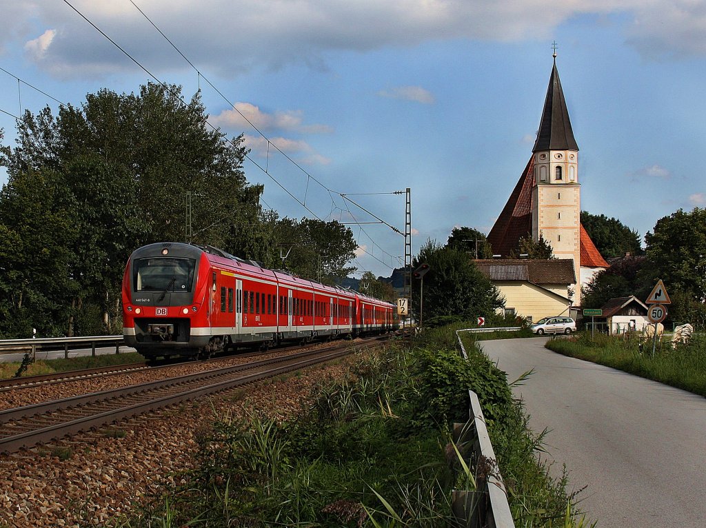 Der 440 047 am 05.09.2010 als RE nach Mnchen unterwegs bei Hausbach. 