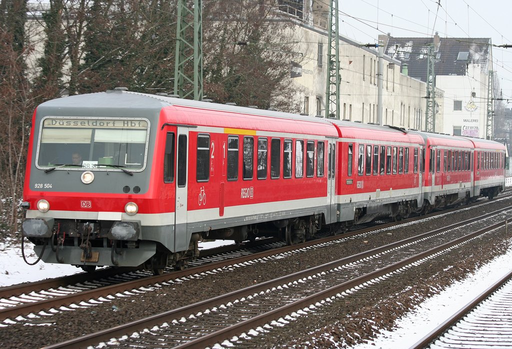 Der 928 504 / 628 504 fhrt als RB38 von Dsseldorf nach Kln Messe/Deutz am 15.02.2010 durch Dsseldorf Vlkinger Strae