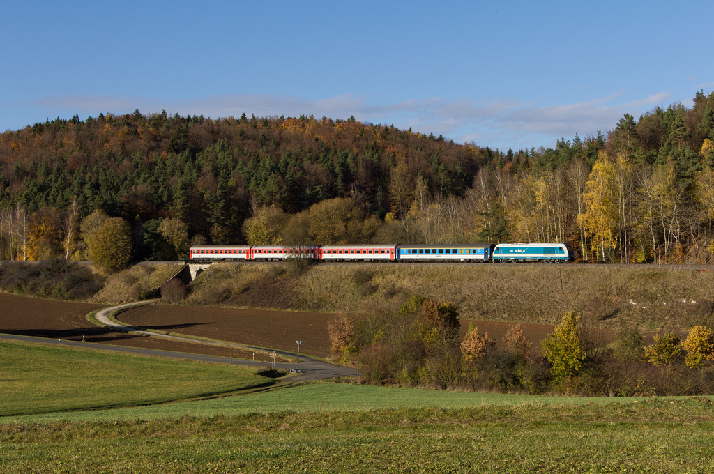  Der ALX 353 (Nrnberg-Prag) mit traumhaften Sonnenschein. (bei Sulzbach-Rosenberg,3.11.12)