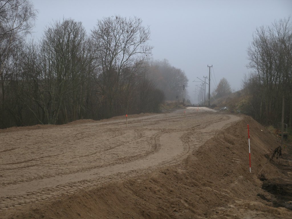 Der komplette Unterbau auf dem Streckenabschnitt Lietzow-Abzw Borchtitz wurde neu saniert.Aufnahme bei Borchtitz am 19.November 2011.