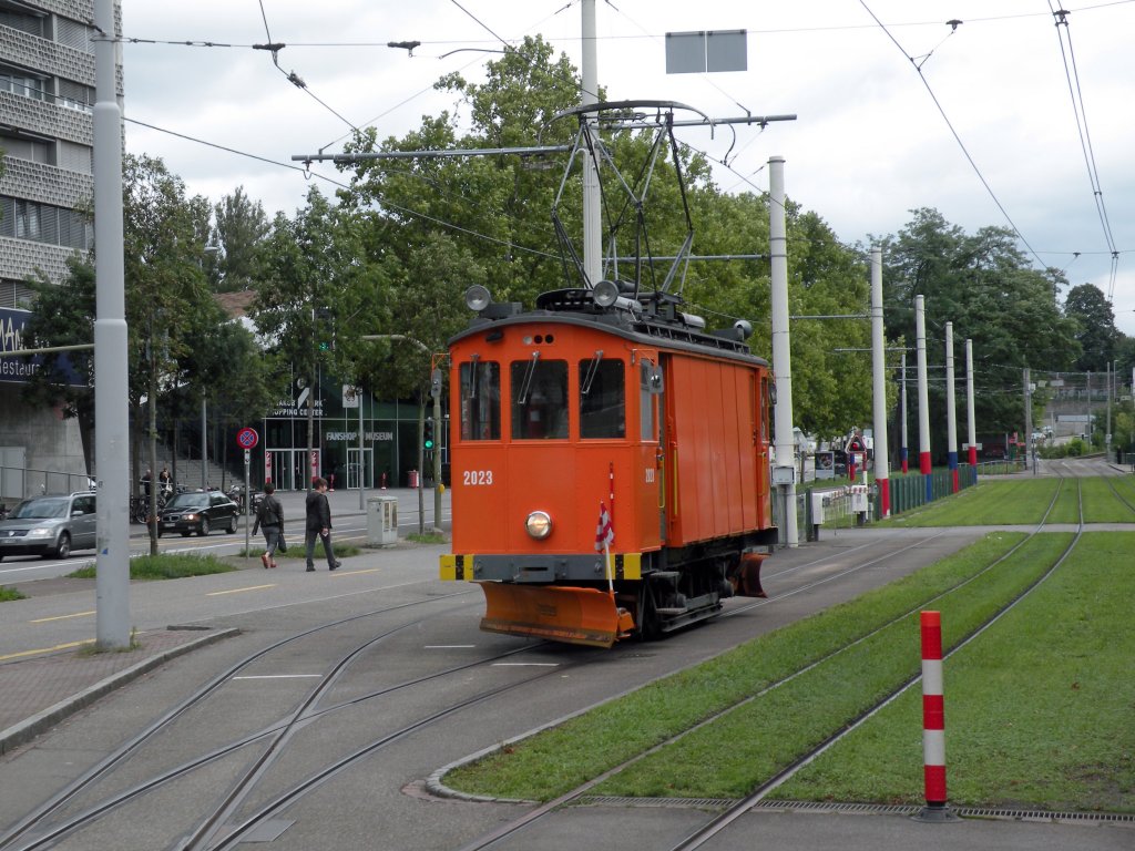 Der nchste Winter kommt bestimmt, darum ben unsere Fahrer das fahren mit dem Schneepflug 2023. Hier steht er beim St, Jakob Park. Die Aufnahme stammt vom 30.08.2010.