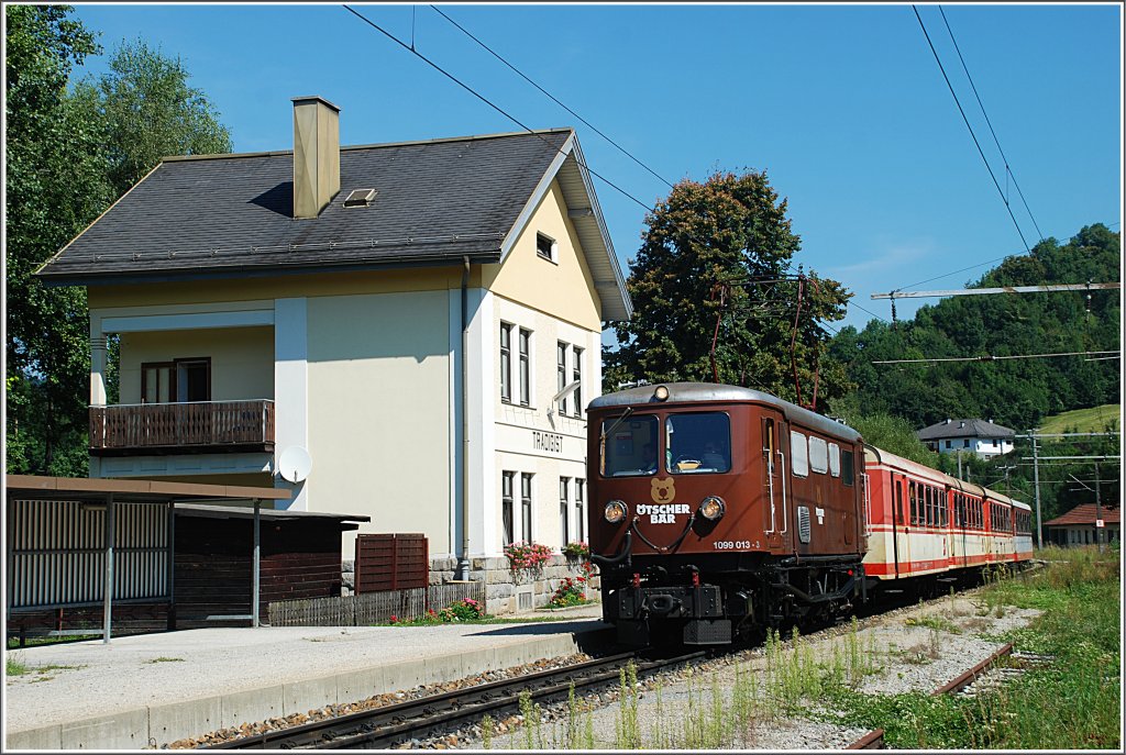 Der R 6809 wurde am 23.8.2010 von der 1099 013  tscherbr  bespannt. Dieses Bild zeigt den Zug im Bhf. Tradigist.