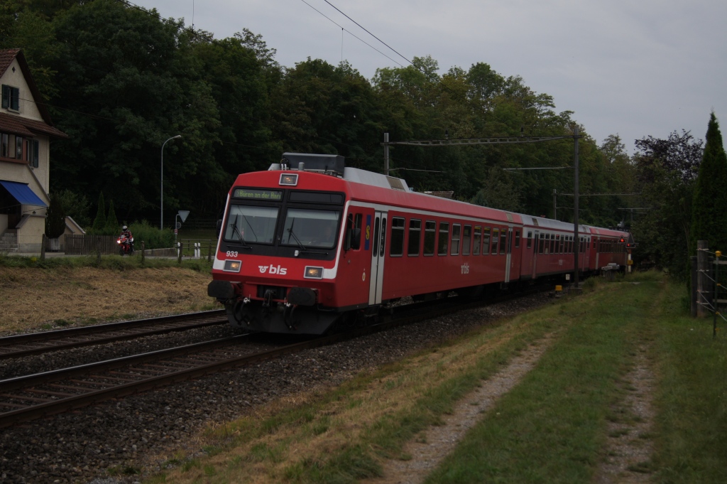 Der Regionalzug 5565 erreicht am 3.9.11 Busswil.