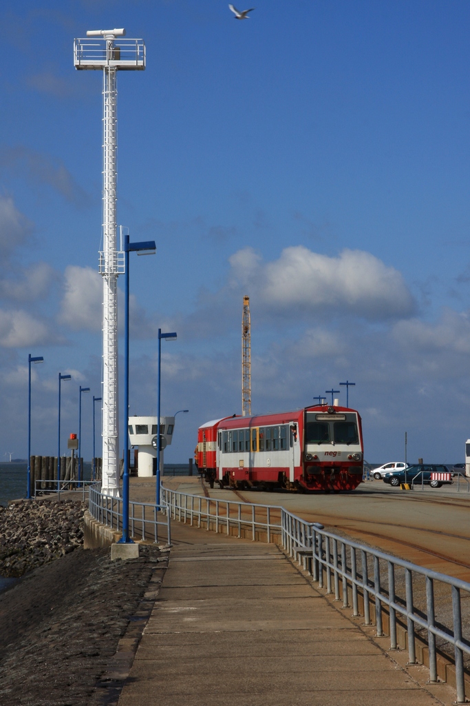 Der T4 beim Umsetzen im Bf Dagebll Mole. (23.04.2010)