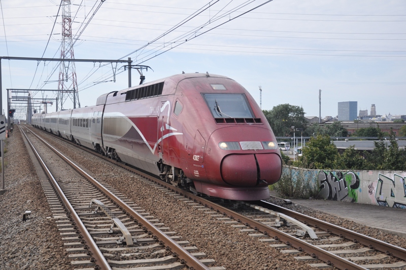 Der Thalys 4303 am 04.08.2012 bei Durchfahrt in Bahnhof Antwerpen-Luchtbal