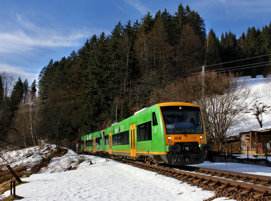 Der VT 28 und der VT 24 als RB nach pičk am 01.01.2013 unterwegs bei Bhmisch Eisenstein.