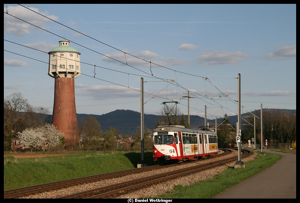 Derzeit fahren auf der OEG noch 19 Fahrzeuge vom Typ Gt8 von der Dsseldorfer Waggonfabrik. Durch die Lieferung von acht neuen Variobahnen werden sechs Gt8 abgestellt - eine Rate, mit der man leben kann... 10.04.2010