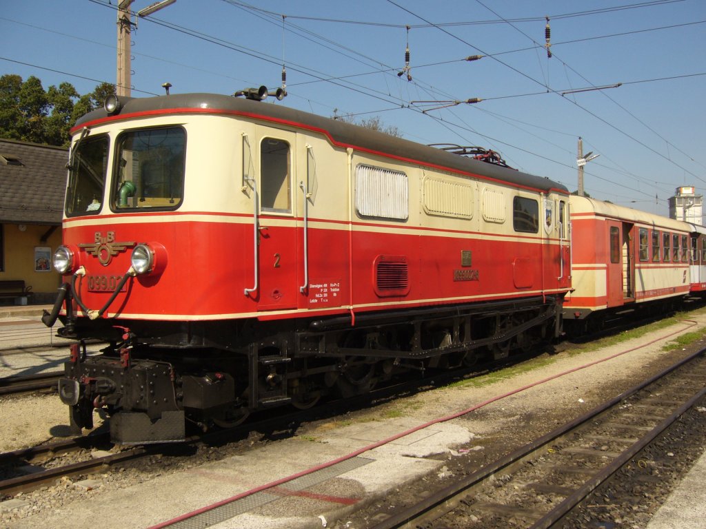 Die 1099.002-6 in ihrem ursprnglichen Aussehen zu BB Zeiten im Alpenbahnhof in St.Plten, abgestellt am 22.09.2010.