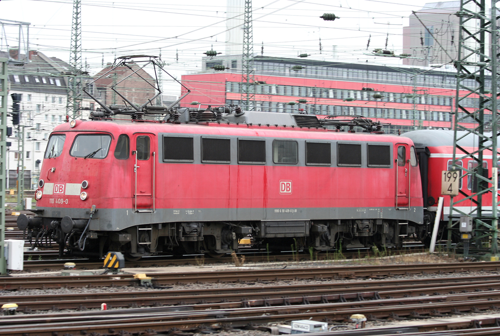Die 110 409-0 zieht eine RB nach Frankfurt a.M. HBF am 17.08.2010