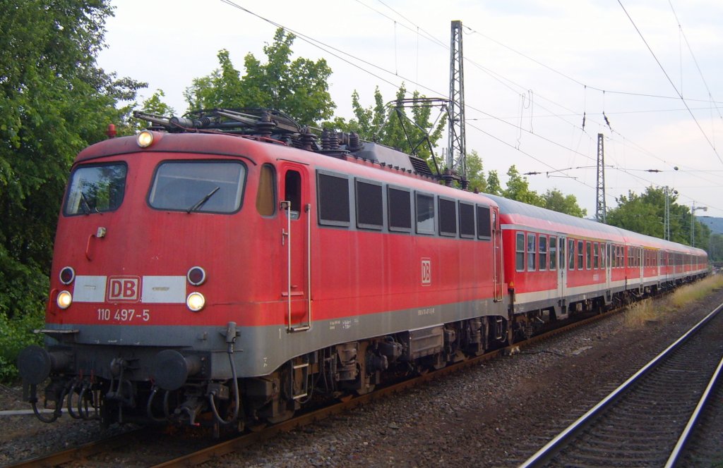 Die 110 497-5 am 14.06.2010 in Aachen Rothe Erde und wartet auf Fahrt bis zur Asg.