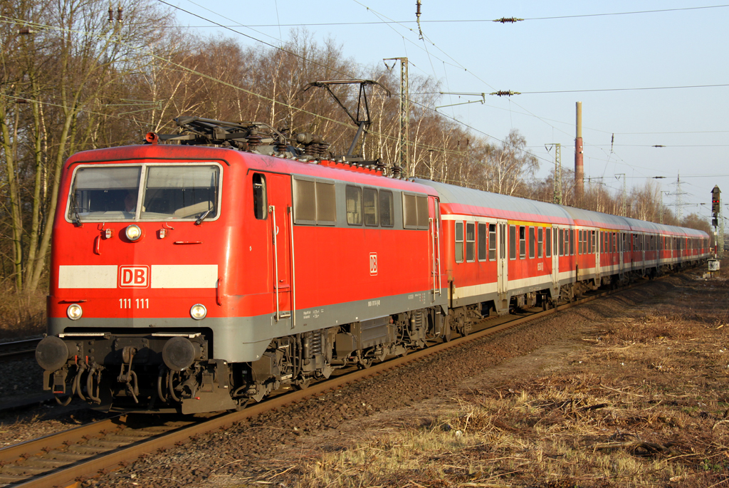 Die 111 111 mit dem RB35 Verstrker von Kln nach Wesel in Dinslaken am 23.03.2012