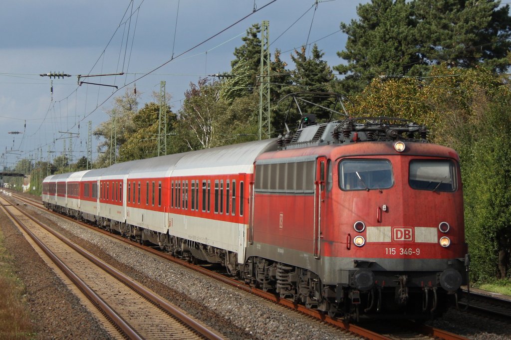 Die 115 346 zieht am 18.9.11 den AZ 13373 zur Bereitstellung nach Dsseldorf Hbf durch Dsseldorf-Angemund.