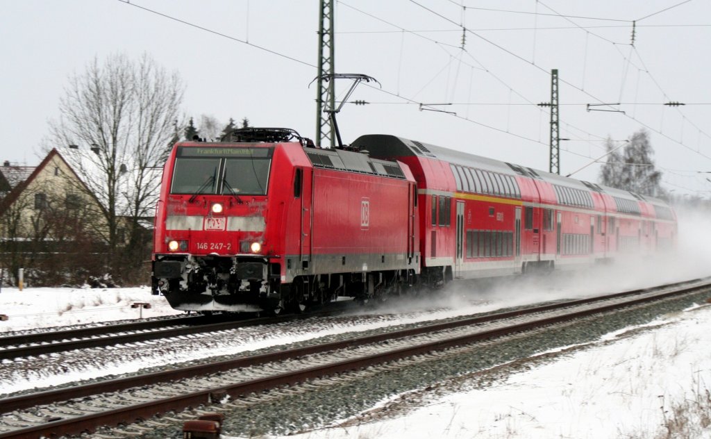 Die 146-247 zieht den RE4782 von Nrnberg nach Frankfurt ber Bamberg (09.01.10 bei Eggolsheim/KBS 820).