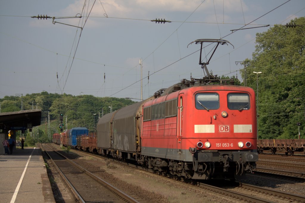 Die 151 053-6 fuhr am 30.04.2011 durch Kln West.