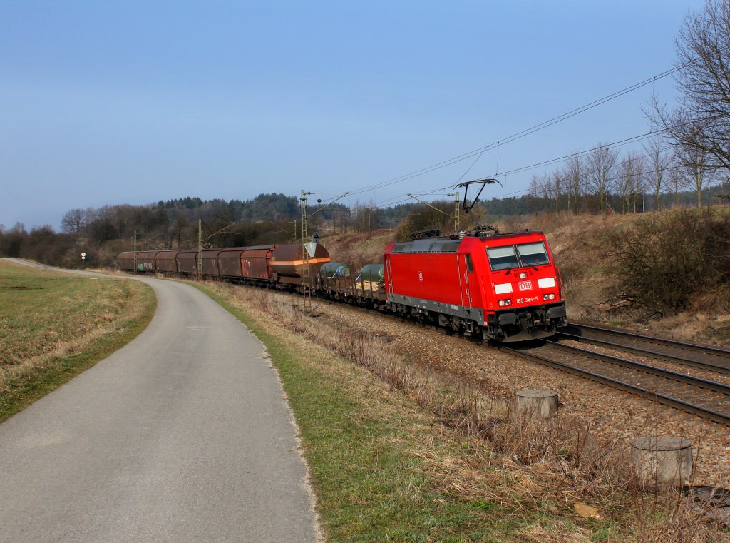 Die 185 384 mit einem Gterzug am 24.03.2012 unterwegs bei Plling.