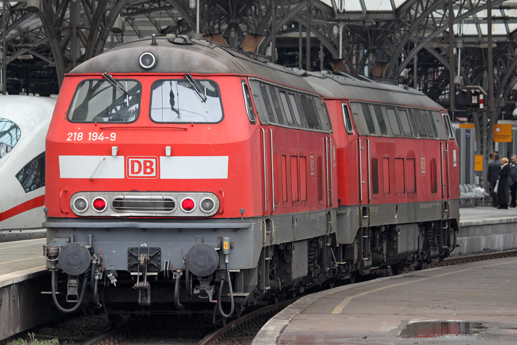 Die 218 194-9 und 218 491-9 in Kln Hbf am 07,05,10