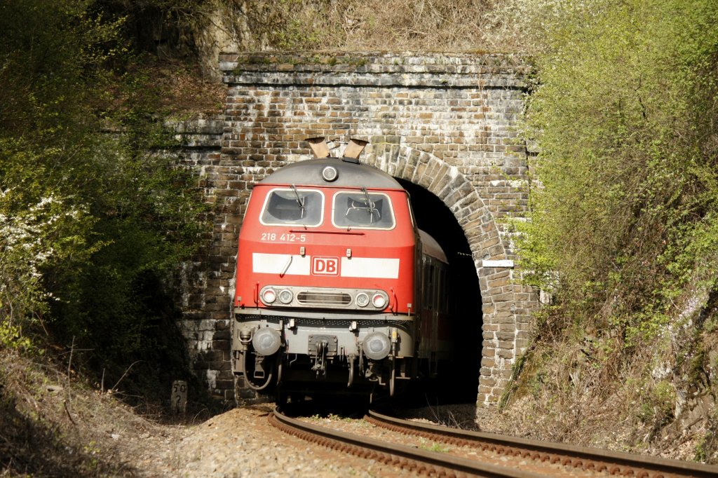 Die 218 412-5 schob am 10.04.2011 ihre RB von Boppard Buchholz nach Boppard Hbf.