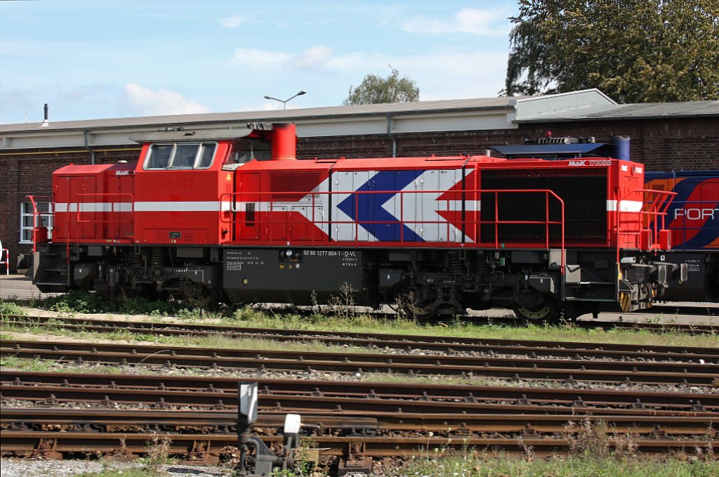 Die 277 804 (ex HGK DH 703) steht am 9.9.11 abgestellt bei Vossloh in Moers.