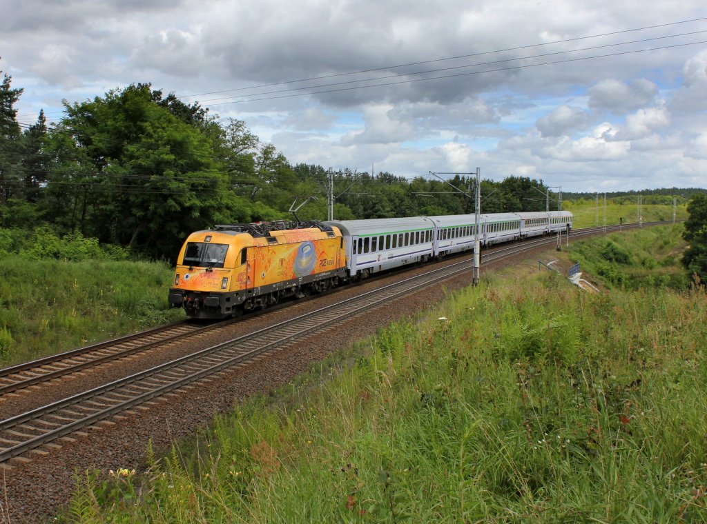 Die 370 009 mit einem EC am 21.07.2012 unterwegs bei Slubice.