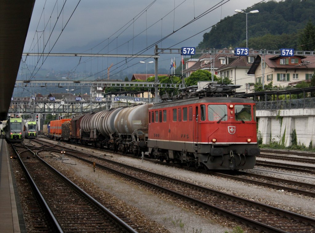 Die Ae 6/6 11512 am 29.06.2011 bei einer Rangierfahrt in Spiez.