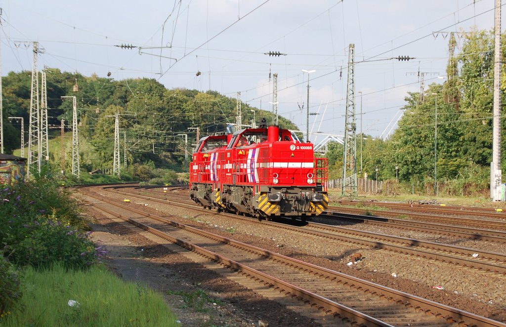 Die beiden Loks DH716  271 036-6  und DH717  271 037-4  der HGK rollen am 15.09.2012 durch Kln-West in Richtung Deutz. 