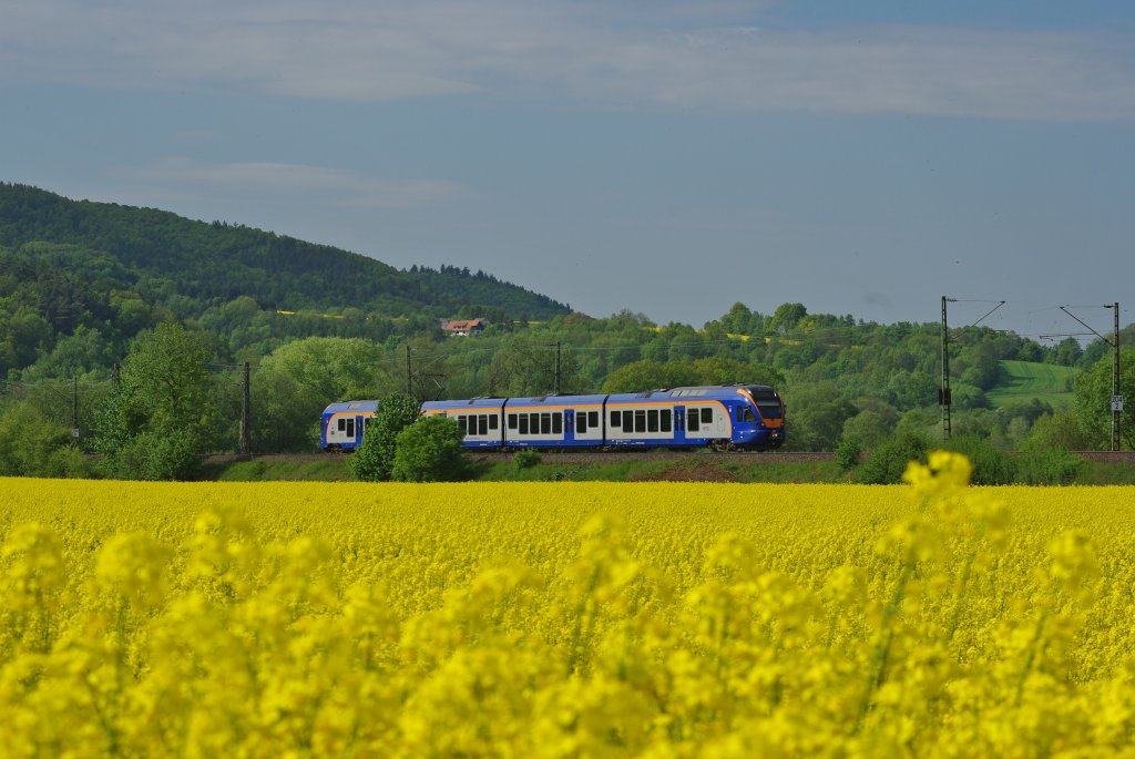 Die Cantusbahn mit 428 001 der auf den Namen Eschwege hrt:-) hier auf seiner Fahrt nach Gttingen kurz nach dem Verlassen des neuen Haltepunkts Niederhone...! Aufgenommen am 21.05.2010