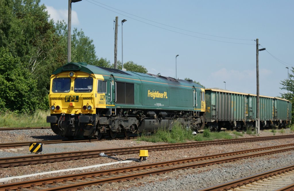 Die Claas 66 (66 007)mit einen Kieszug in Grosteinberg am 03.07.13.