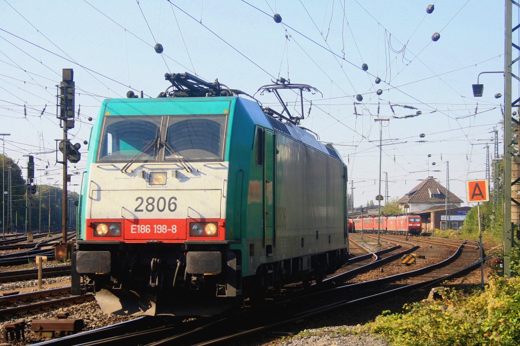 Die Cobra 2806 rangiert in Aachen-West bei Sommerwetter.
3.10.2011